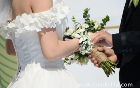 結(jié)婚用的行李箱一般買多大(結(jié)婚女方箱子買幾個)(圖2) 結(jié)婚用的行李箱一般買多大 2