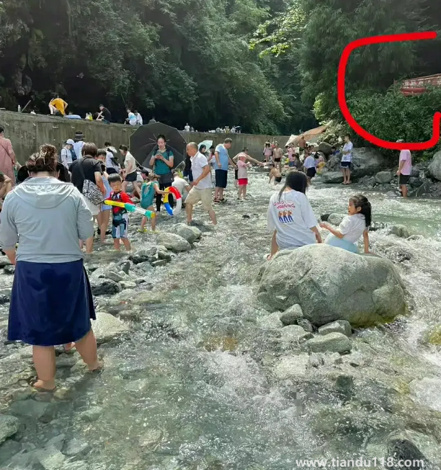 山洪前管理員曾勸游客:給你們跪下了（這些人不懂洪水猛獸的含義）(圖5)