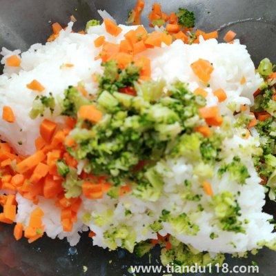 飯團的做法(飯團怎么做)(圖6) 飯團的做法(飯團怎么做)(圖6)