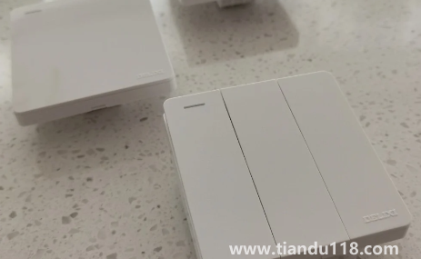 德力西開關(guān)插座和公牛的哪個(gè)好(網(wǎng)購(gòu)德力西開關(guān)體驗(yàn))(圖3) 德力西開關(guān)插座和公牛的哪個(gè)好3