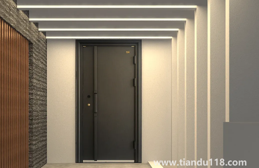 入戶門對下樓梯五帝錢怎么掛3