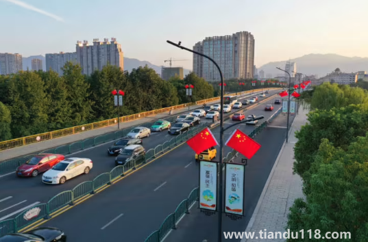 2022國慶節(jié)周六周日補(bǔ)周幾的課(國慶節(jié)的由來)(圖1) 2022國慶節(jié)周六周日補(bǔ)周幾的課1