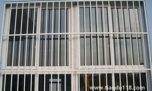 小高層要不要裝防盜窗(一樓窗戶怎么防盜好)(圖1) 小高層要不要裝防盜窗1