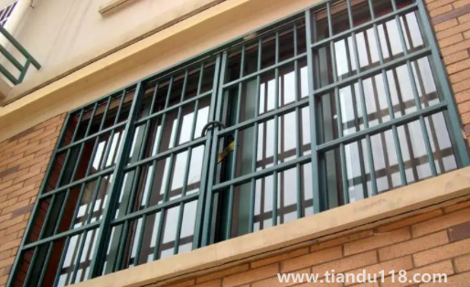 小高層要不要裝防盜窗(一樓窗戶怎么防盜好)(圖2) 小高層要不要裝防盜窗2