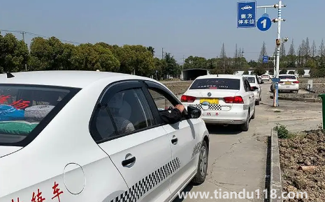 科三人工評判能找關(guān)系包過嗎（科目三的考官是交警還是教練）