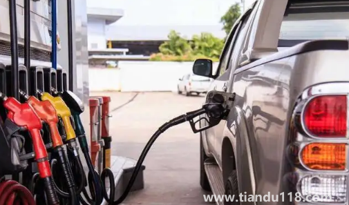 小汽車多少公里換機(jī)油最好（汽車多少公里換輪胎）