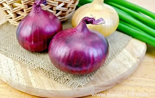 洋蔥發(fā)芽長(zhǎng)苗了還能吃嗎(洋蔥怎么保存不發(fā)芽)(圖2) 洋蔥發(fā)芽長(zhǎng)苗了還能吃嗎2