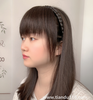 女生帶假發(fā)片帶高點(diǎn)還是低點(diǎn)好(女生帶假發(fā)片怎么戴)(圖3) 女生帶假發(fā)片帶高點(diǎn)還是低點(diǎn)好3