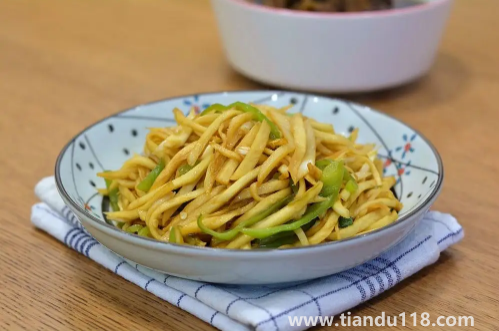 茭白用開水燙完再炒嗎（茭白怎么炒好吃）