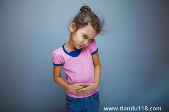 肚子有蛔蟲(chóng)的癥狀有哪些(怎么預(yù)防肚子有蛔蟲(chóng))(圖1) 肚子有蛔蟲(chóng)的癥狀有哪些1