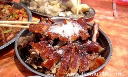 婚宴酒席價(jià)格一般多少錢(qián)(普通縣城和小城市酒席價(jià)格會(huì)差多少)(圖2) 婚宴酒席價(jià)格一般多少錢(qián)2