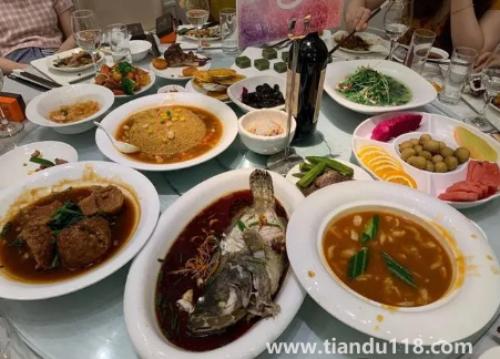 婚宴酒席價(jià)格一般多少錢(qián)(普通縣城和小城市酒席價(jià)格會(huì)差多少)(圖3) 婚宴酒席價(jià)格一般多少錢(qián)3